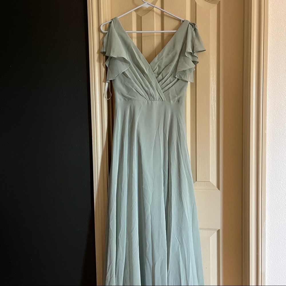 David’s Bridal Dusty Sage Green Flutter Sleeve Bridesmaids dress